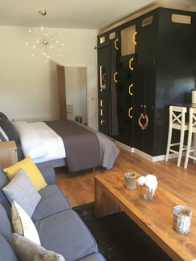 Willow Court Farm Studio South & Petting Farm, 8 Mins From Legoland & Windsor, 15 Mins From Lapland Uk Exterior photo