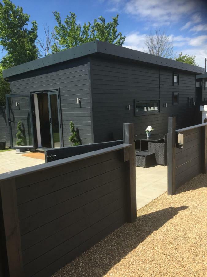 Willow Court Farm Studio South & Petting Farm, 8 Mins From Legoland & Windsor, 15 Mins From Lapland Uk Exterior photo
