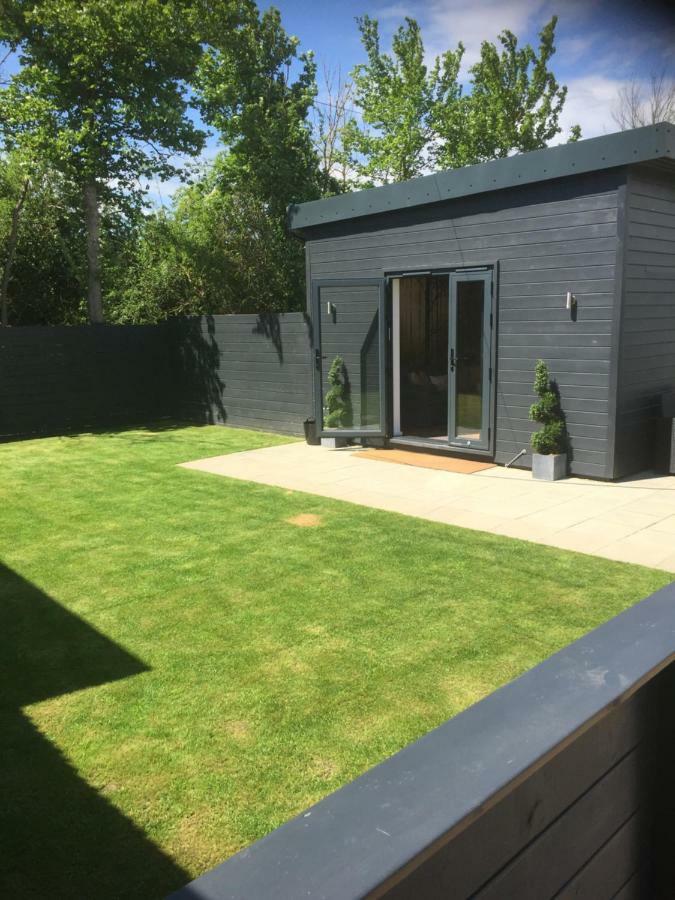 Willow Court Farm Studio South & Petting Farm, 8 Mins From Legoland & Windsor, 15 Mins From Lapland Uk Exterior photo